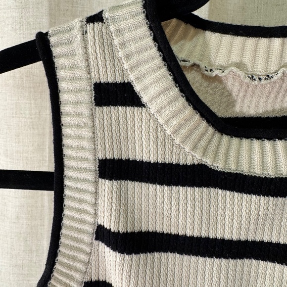 Striped Ribbed Knit Cropped Tank – Black & Cream - Picture 2 of 6